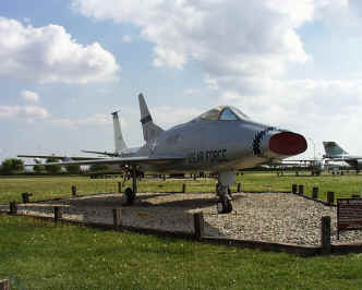 http://www.grissomairmuseum.com/images/Pics/F-100-2.jpg