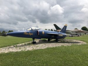 Side view of the F-11 Tiger planted in the scheme of the Blue Angels.